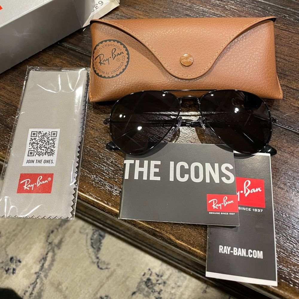 Ray-Ban Aviator Large Metal Polarized Sunglasses New w/ 2 lenses Black RB3025